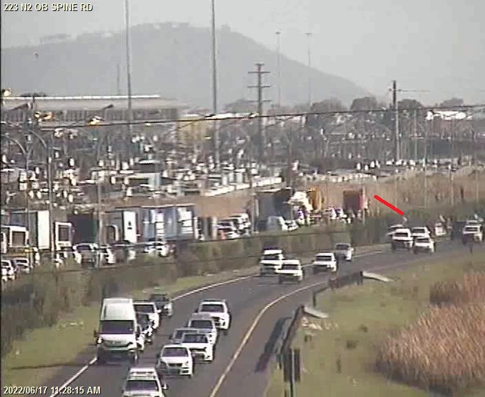 CapeTownFreeway's tweet photo. Update: 303936: #Road_Closure due to #Vehicle_Recovery: N2 Inbound after Spine Road, Use Alt Route. #SeeAndBeSeen https://t.co/it5TWQaUBF