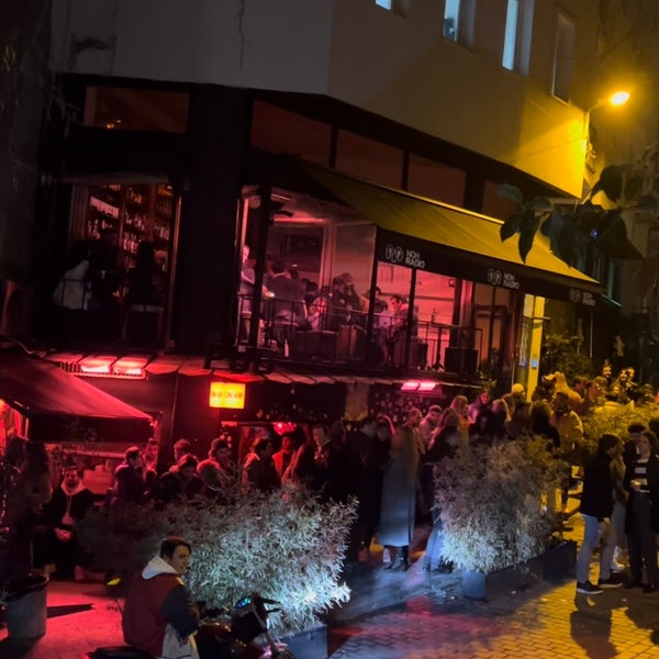 "Güzel müzik, iyi insanlar ve dışarıdan içecek getirebilme özgürlüğü": Noh Radio Bar
👇
kulzos.com/entry/277287

#bar #Cafe #Istanbul #Beyoğlu #mekan #NohRadio #Friday #Cuma #music #Musica