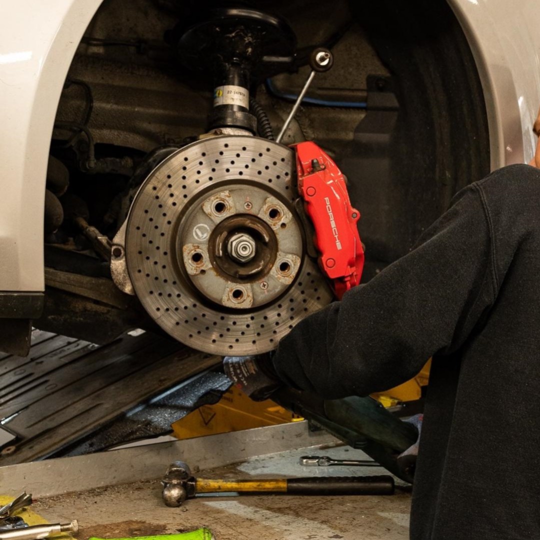 That Friday Feeling!
In for the day, brakes and suspension coming apart, new bits going on, just in time for the weekend.
What do you have planned?
#Porsche #Boxster #987