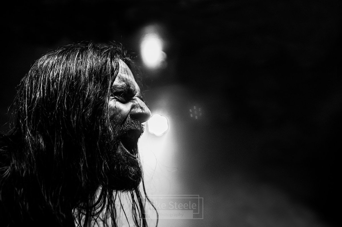 msteele_images's tweet photo. Dan Cook of Raging Speedhorn onstage.
@Speedhornuk
#nikond4 #gigphotography #blackandwhitephoto #ragingspeedhorn #portrait https://t.co/96JijRbvhs