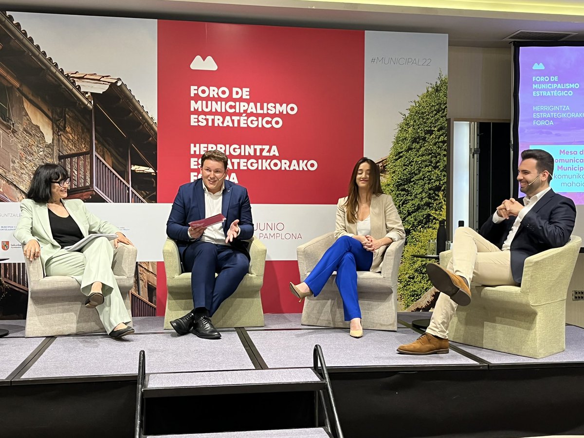 komaur's tweet photo. En el Foro de Municipalismo Estratégico, escuchando a @amayalarraya, Ana Ibarra, @jongondan y @aneransorena Gauza asko ikasten Udal politikaz! Mila esker #hauda, #elbuenvivir, @NoticiasNavarra, @FNMC_NUKF https://t.co/TbSxCPVihX