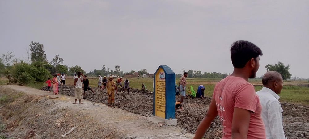 कप्तानगंज ब्लाक के ग्राम पंचायत खदरा एवं गुवाव में #अमृतसरोवरयोजना के अंतर्गत #अमृतसरोवर
बनाया जा रहा है।

<a href="/CMOfficeUP/">CM Office, GoUP</a> 
<a href="/UPGovt/">Government of UP</a>
<a href="/ChiefSecyUP/">S.P. Goyal, Chief Secretary, GoUP</a> 
<a href="/spgoyal/">SP Goyal</a>
<a href="/ShishirGoUP/">Shishir🇮🇳</a>