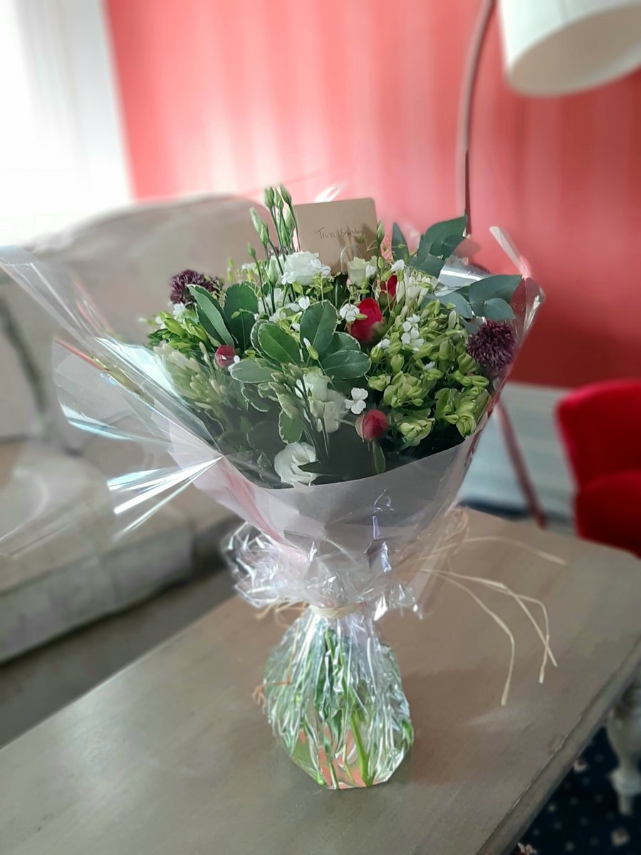 Today Trula received a beautiful #thankyou bouquet from one of her clients. It is making office look and smell very #summary.