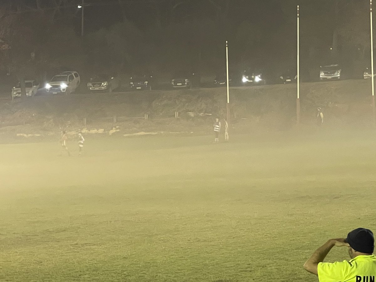 brentonscroop's tweet photo. So a rolling low cloud βοΈ has enveloped the #MtLofty oval for Friday night footy.
Visibility not good beyond the centre square⦠@MtLoftyDevils #KidsFooty https://t.co/1LpM0Sc1wo