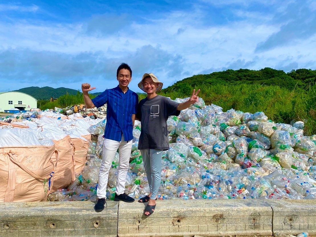 hide26earth's tweet photo. 西表島で相棒とのサンライズアースクリーン🌎彼と出会ってなかったら、ここまで継続してなかったかもしれないし、石垣島に漂着するペットボトルは山に埋め立てられ続けていたかもしれない。
#UPDRIFT https://t.co/PMoDuN0YvG