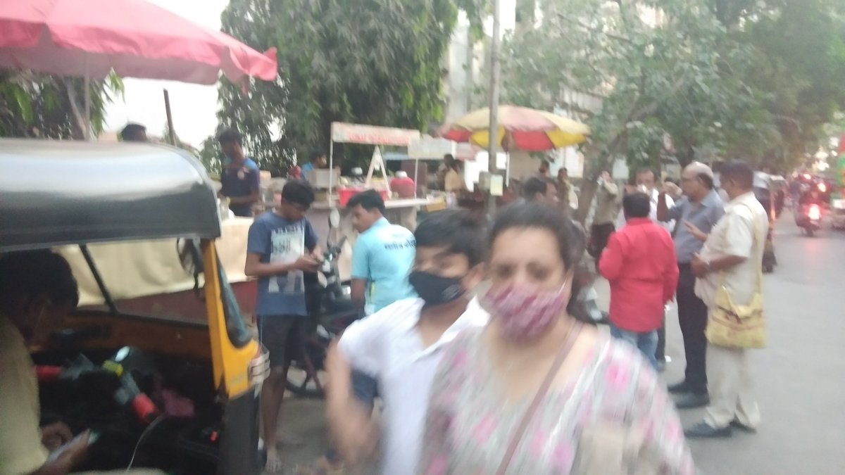 GunajiPrashant's tweet photo. Encroachment on footpaths on JN Road - Mulund West. Very dangerous for kids and senior citizens as they need to walk on road although footpaths exist. @mybmcWardT - can you please intervene? https://t.co/5ouAZAdl5H