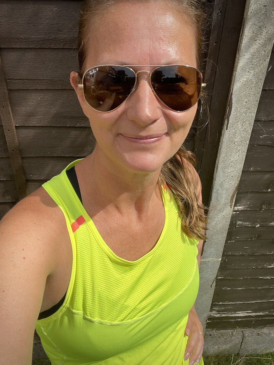 kattyscaife's tweet photo. The sun is shining, I’ve been chased by several bees already but it’s all for the fantastic @cftrust and #wearyellowday, uniting for a brighter future for people with cystic fibrosis. 'YELLOW5' to donate £5, 'YELLOW10' to donate £10 or 'YELLOW20' to donate £20, to: 70500 💛💛💛 https://t.co/dtvedWn5ET