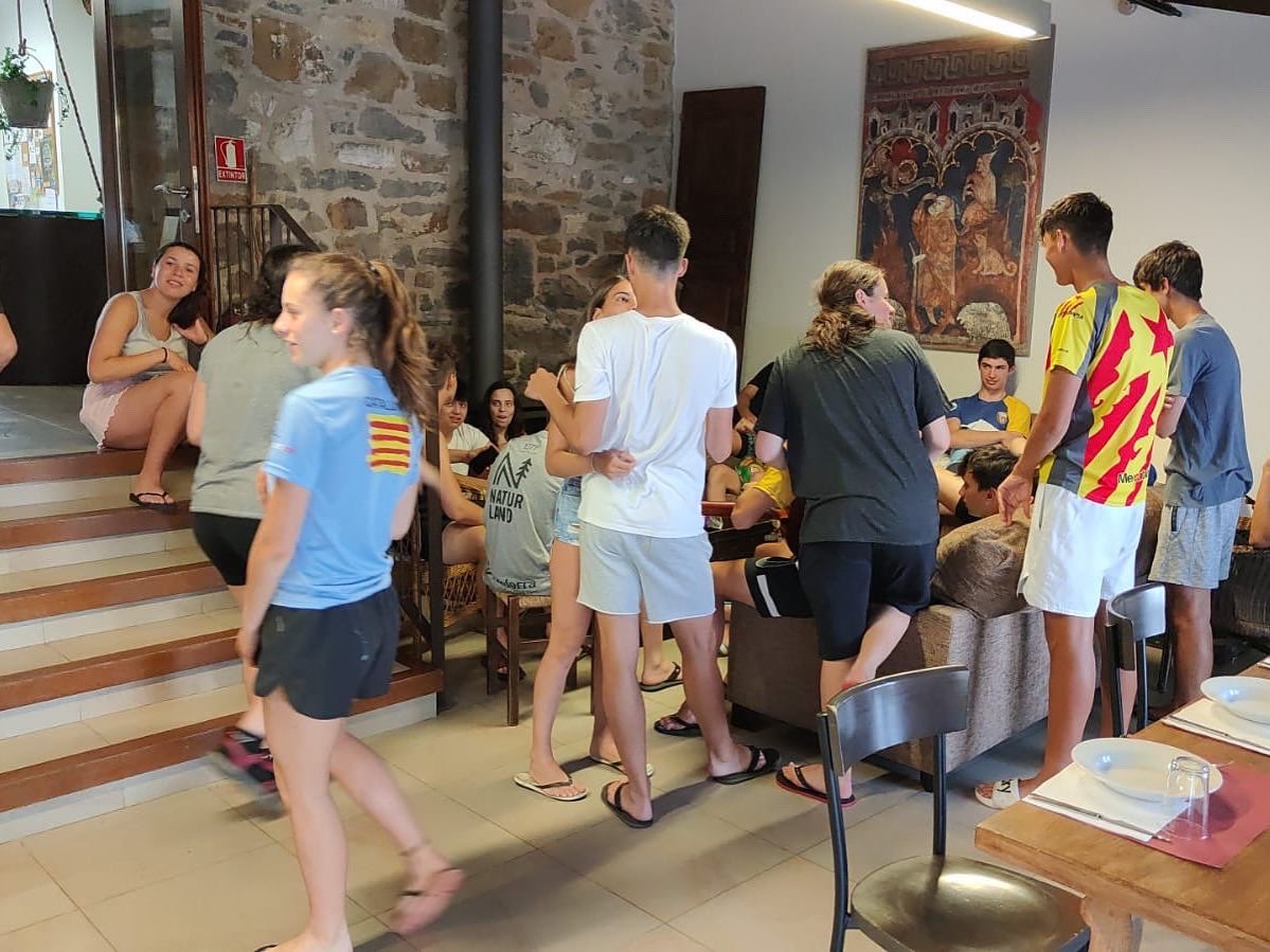 ins_jaumecallis's tweet photo. #caminodesantiago 🚶‍♀️🚶#4ESO #moltacalor 🥵☀️#navarra https://t.co/R1wVKm63Rp