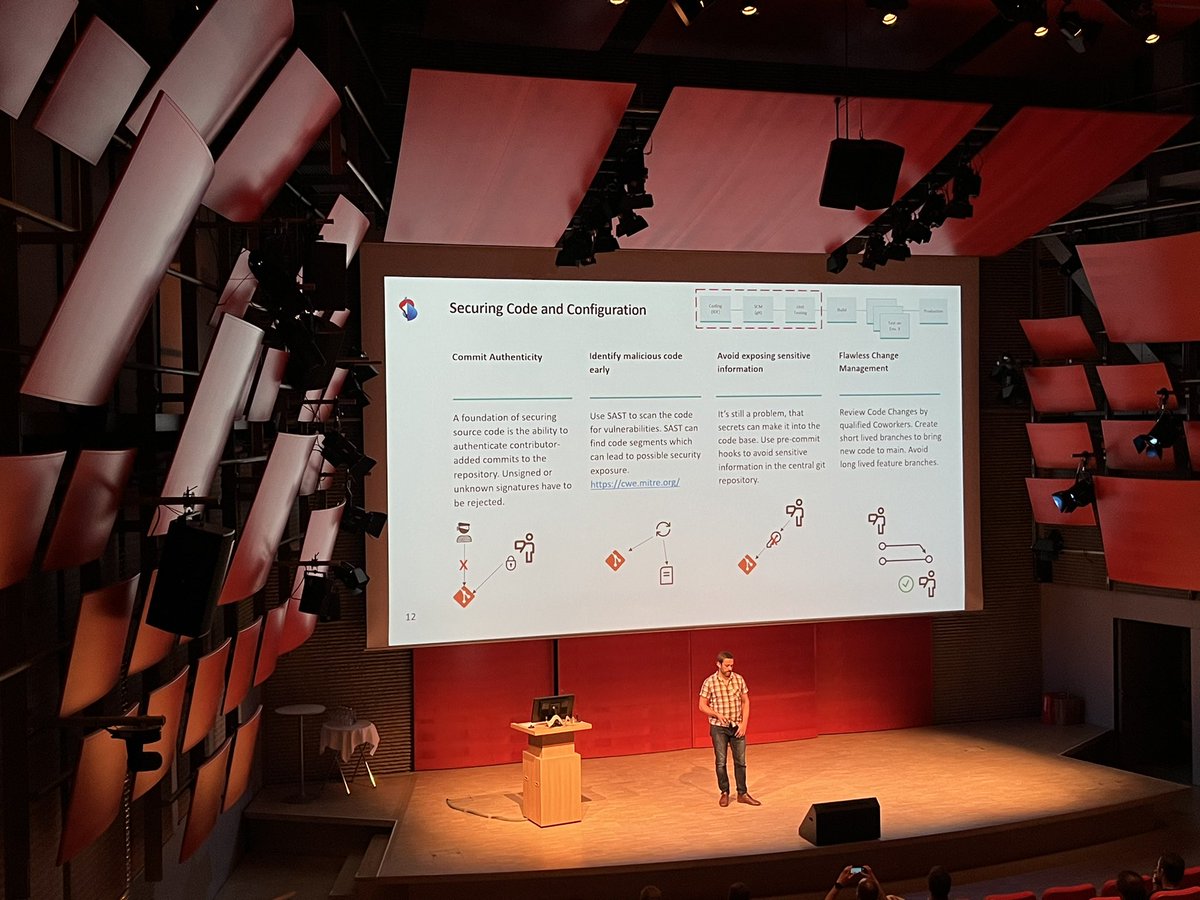 simonbutscher's tweet photo. Danke Flo für die top Präsentation ✌️👌👏 #BATBern47 @BATbern @Swisscom_Dev https://t.co/ZkG21zqEqw