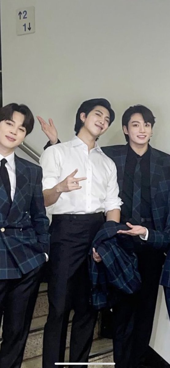 btsdrug's tweet photo. lord have mercy we must stay focused brothers https://t.co/4iPGd6tf8g