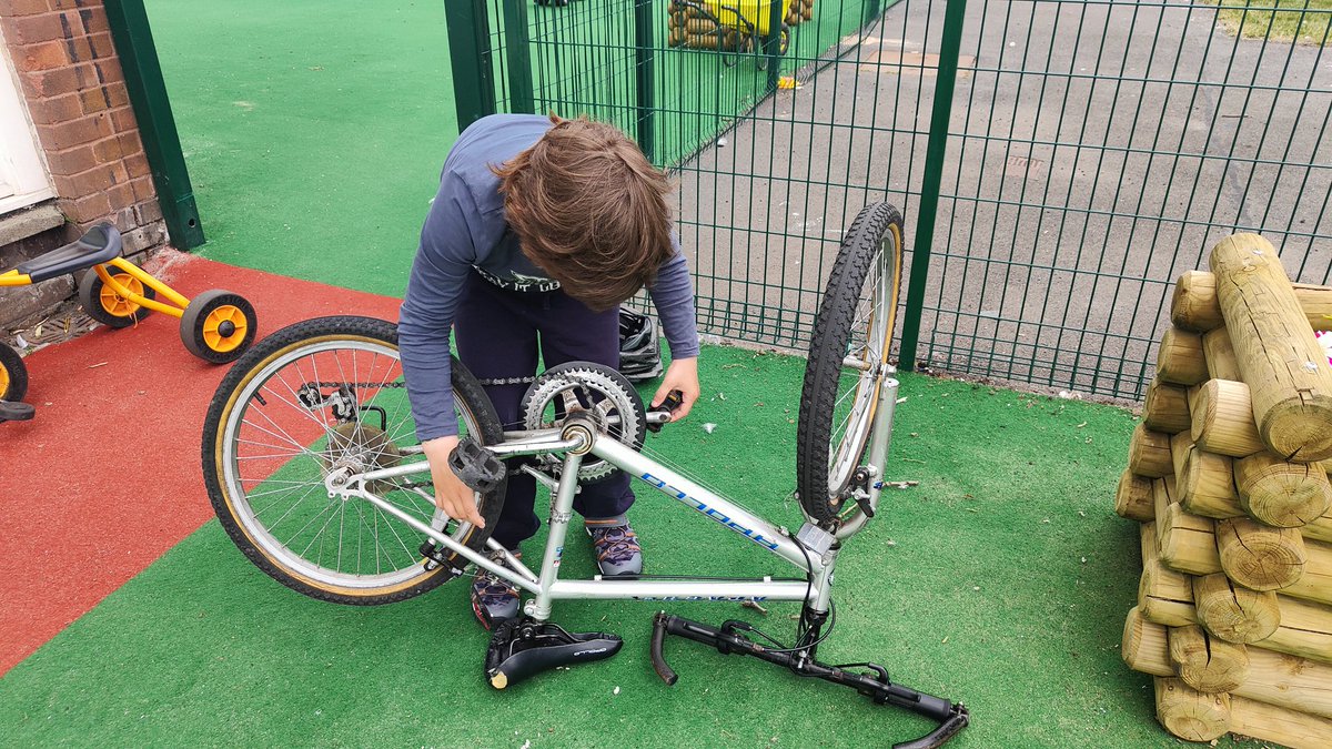 MariolaBPS's tweet photo. "Tell me and I forget,
teach me and I remember,
involve me and I learn."
The boys watched me many times while I was fixing their bikes. Now they are trying on their own. I was so happy observing the process.
 Bravo boys. https://t.co/AmjkbIceF4