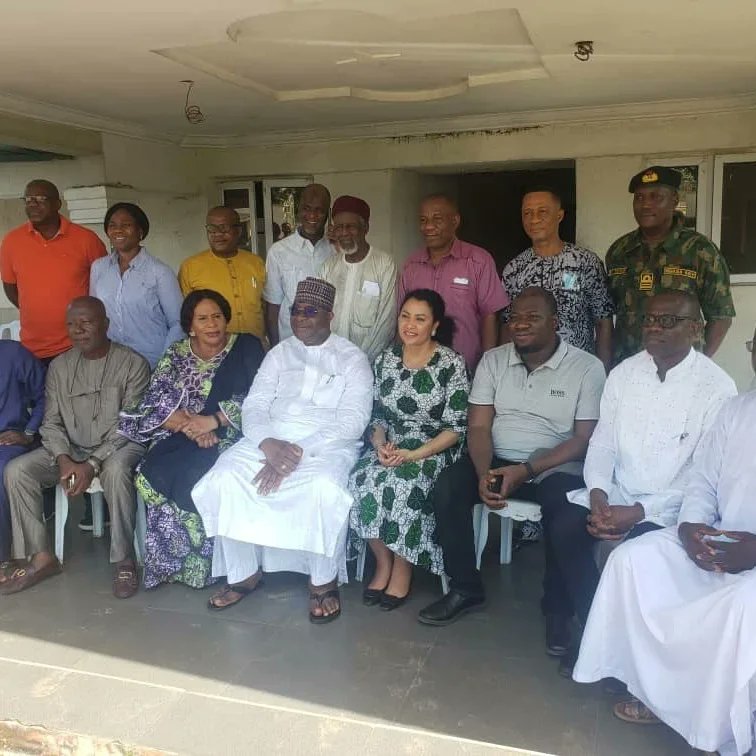 ImoFinance's tweet photo. The Imo state Government received on a two-day working visit, members of the Revenue Mobilization Allocation and Fiscal Commission, led by the Federal Commissioner and former Deputy Governor of Borno state, H.E Alhaji Adamu Shetima Yuguda Dibal

#ImoState #ImoFinance #HopeforImo https://t.co/sHBIy7RJQE
