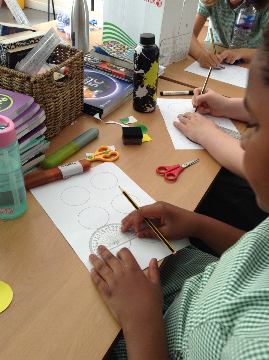 MrJordanSPA's tweet photo. Today, our Maths allowed us to explore angles around a point. We explored the role of half turns and full turns to create 'Angle Eaters'. The children used expert measuring skills and prior knowledge to help them create our helpful creatures. @InfinityAcad @SpaldingPriAcad https://t.co/hxNFaNg1UQ