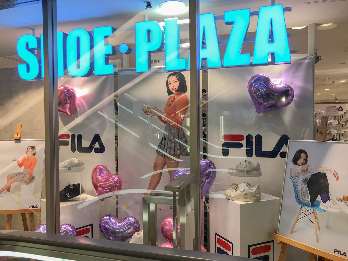 shoeplaza_jp's tweet photo. ポップでカワイイ #フィラファンキーテニス のパーティーストアが #シュープラザ横浜ビブレ 店で開催🎉🍩
https://t.co/wLoC1rLDj7
#シュープラザ #SHOEPLAZA #フィラ #FILA #厚底スニーカー #厚底シューズ #韓国ファッション #newarrivals #courtshoesstyle #FootChannel https://t.co/N4MEWs39eP