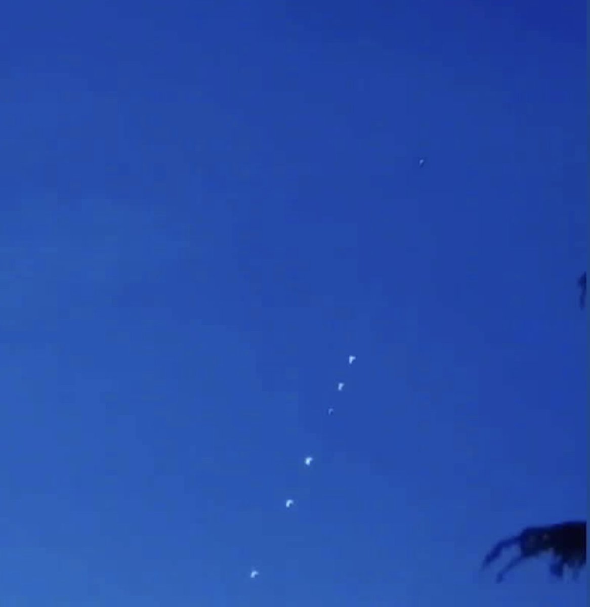 wulei2020's tweet photo. #SevenStars in a row, a rare phenomenon occurs only #OnceIn77years on average. But recently from June 16 to 19, you can see it at around 4:00 BJT ( GMT 20:00), that is #7Planets: Mercury, Venus, Uranus, Neptune, Jupiter, Saturn and Mars forming a straight line in the sky. https://t.co/74QUC0AbRG