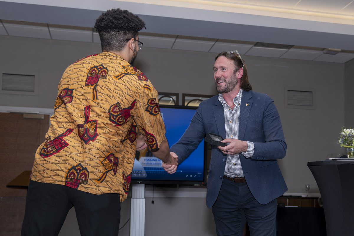 UGResearchLeeds's tweet photo. Congratulations to the 10 Beaumont Award winners! We hope you enjoyed your celebration evening on Tuesday! The award recognises the work of exceptional undergraduate research, with an award of £500 and engrained medal to commemorate the achievement. 

#uniofleeds #beaumontawards https://t.co/QEJPFcOe91