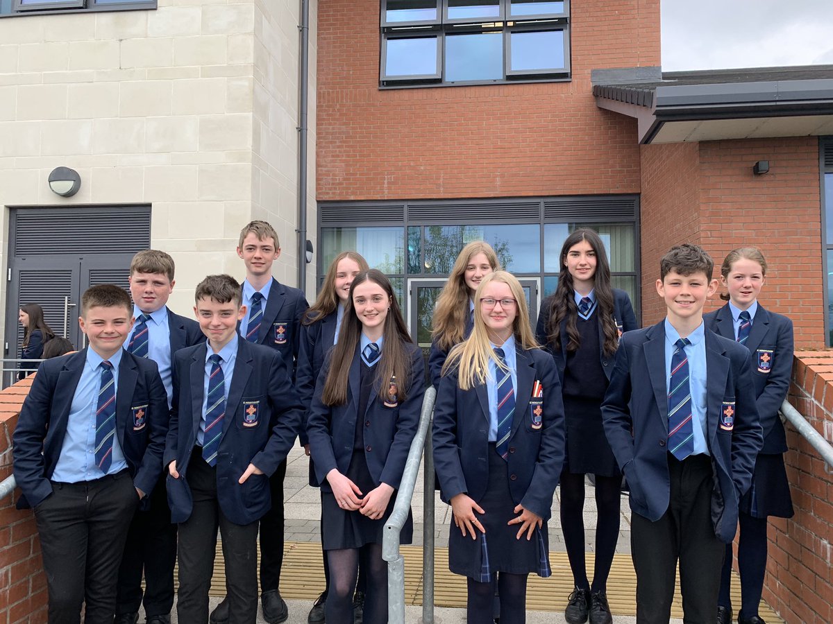 AcademyGaeilge's tweet photo. Ádh mór ar na scoláirí seo a bheas ag dul go Machaire Rabhartaigh agus Bun an Inbhir inniu @GaelLinn . Nach méanar dóibh 🤩 https://t.co/9eeCNvDPwi