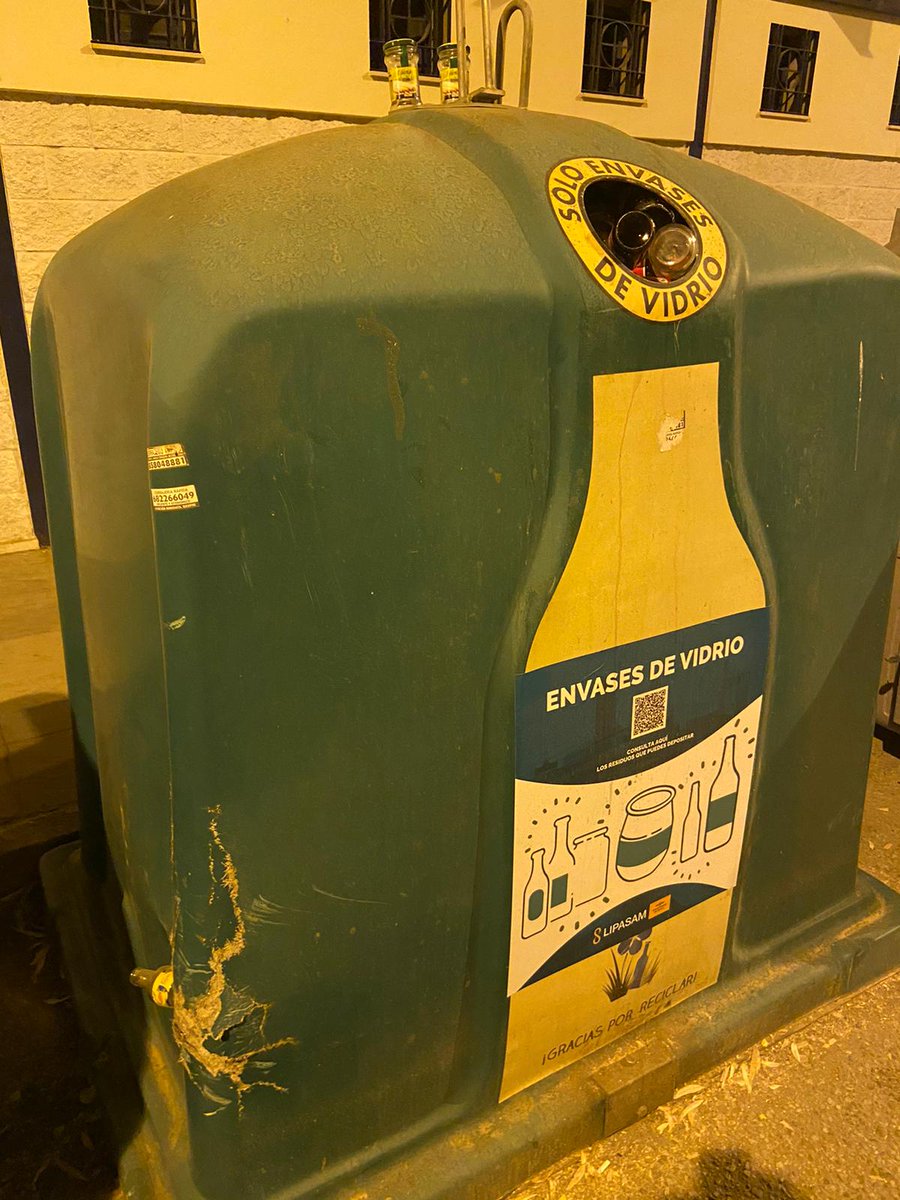 chraa09's tweet photo. Contenedor de vidrio de nuevo lleno... Alejandro Sawa 1.. ruego vaciar cuanto antes, tendremos que dejar vidrio en la calzada..@Ayto_Sevilla @LipasamSevilla https://t.co/7yNlpBWyo7