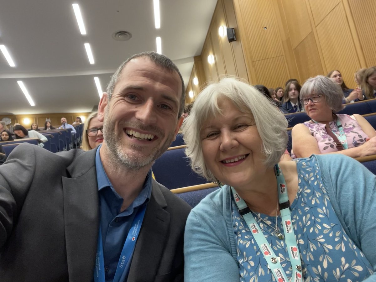 ⁦
So nice (and long overdue!) catching up with the wonderful <a href="/buliejell/">Julie Bell MBE BCA</a> at this morning's ⁩ #LBOY2022 ⁦⁩ #LBOYMeetTheAuthor event  ⁦
@UCLanLibraryIT <a href="/LancsLibraries/">Lancashire Libraries</a>