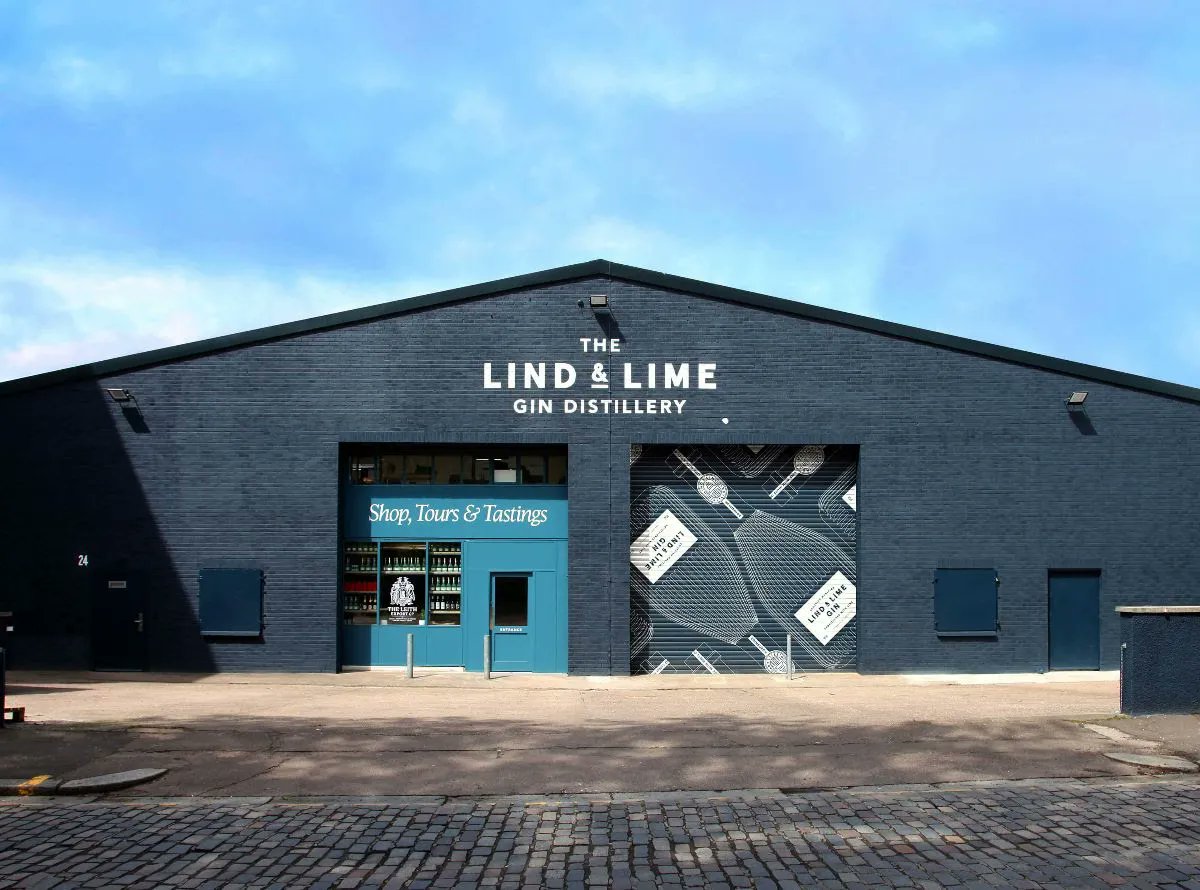 The new <a href="/LindAndLime/">Lind & Lime Gin</a> distillery looks very smart! We strongly advise you to get yourself to #Leith and take a tour and a tasting ASAP!  buff.ly/3xY88bH
