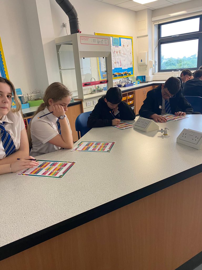 Some of our new S2 scientists are taking part in the #EnergyQuest workshop today. The first stage was a task to discover their inner engineer. 👷‍♂️💡