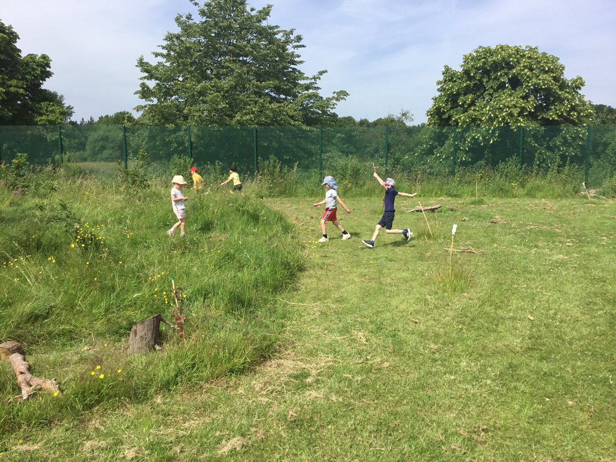 CheadleRCInfScl's tweet photo. A magical Forest school this morning - wand making,  spells 🪄 and dinosaur hunting 🦕 🦖 https://t.co/mUdovdoCol
