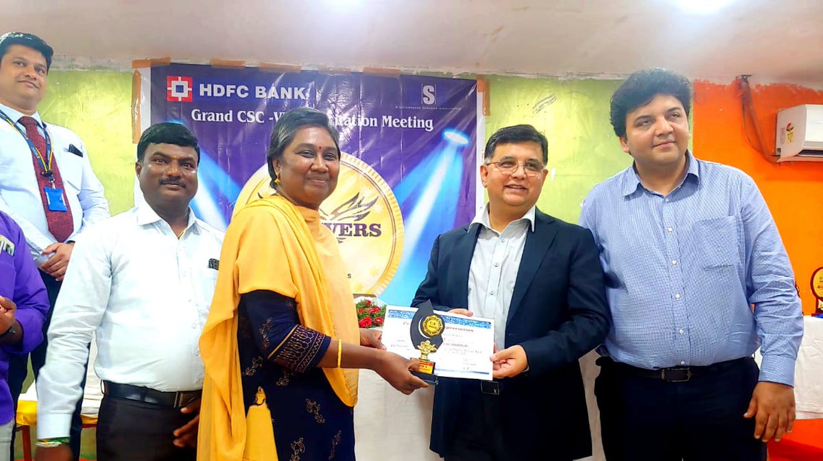 cscvellore1's tweet photo. Vellore Region, Grand CSC VLE   
Felicitation For HDFC BC/BF  Top Performing Vle's and more then Hundred's of  VLe Attended the meeting https://t.co/PTui5yRnB7
