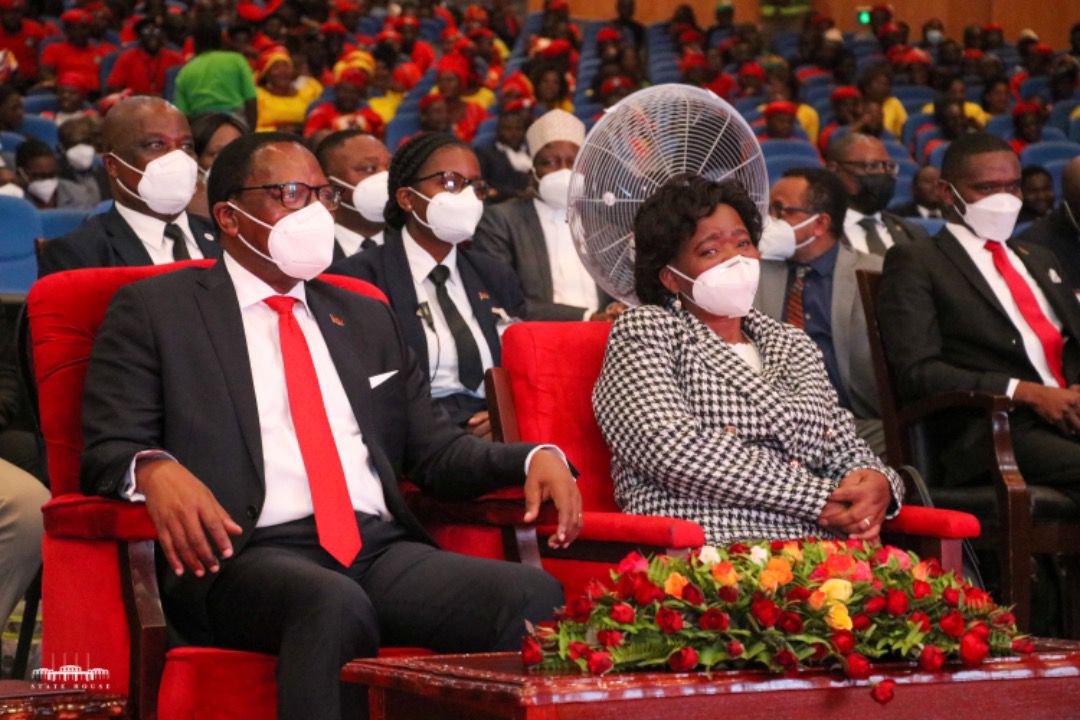 MalawiGovt's tweet photo. President @LAZARUSCHAKWERA has today launched the first ever private sector labs that will serve as a platform for structured interface between the private sector and public sector to maximize developmental impact. https://t.co/BsWCRGc9ff