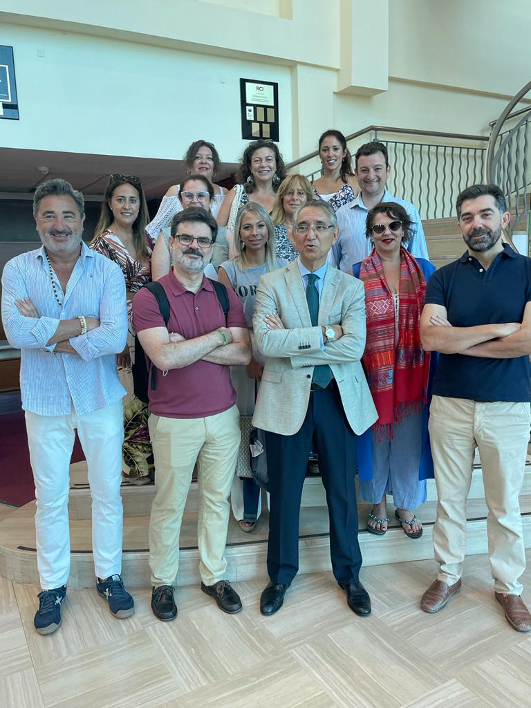 trianaviajes's tweet photo. Nuestras compañeras Rocío Peña y Ana Ruiz, junto con nuestro Director General, José Manuel Lastra, y más agentes compañeros de #Aevise, disfrutaron de una magnífica #famtrip para conocer más a fondo Castellón como destino turístico.
#TrianaViajes #AgenciadeViajes https://t.co/6NOC03yUBY
