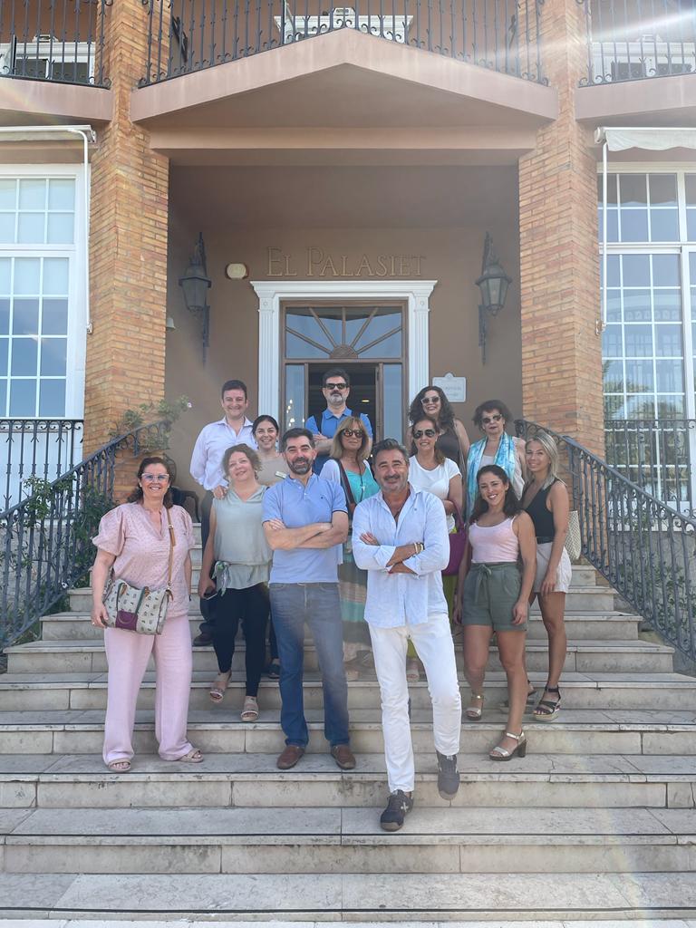 trianaviajes's tweet photo. Nuestras compañeras Rocío Peña y Ana Ruiz, junto con nuestro Director General, José Manuel Lastra, y más agentes compañeros de #Aevise, disfrutaron de una magnífica #famtrip para conocer más a fondo Castellón como destino turístico.
#TrianaViajes #AgenciadeViajes https://t.co/6NOC03yUBY