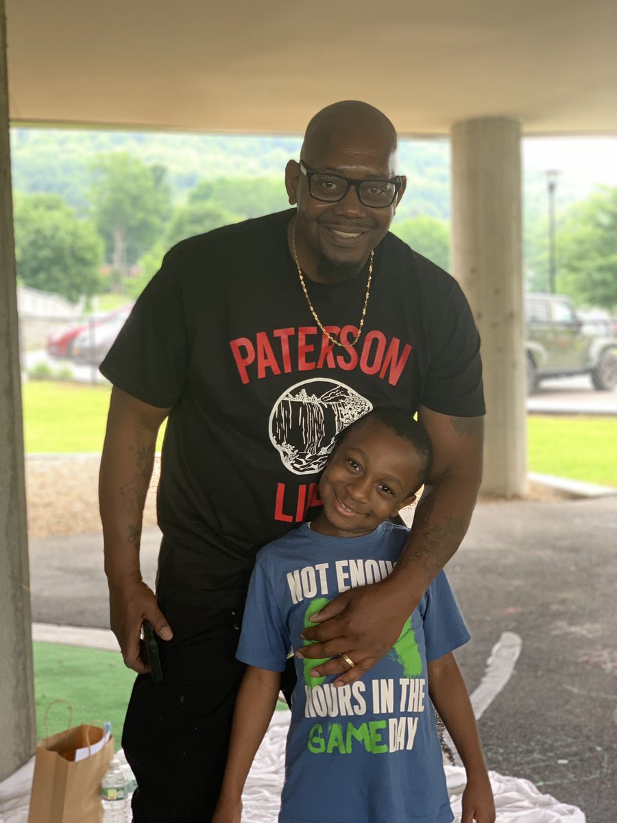 LoriAAsquith's tweet photo. 3-3 Celebrating all of our fathers and father figures at MacArthur! Happy Father’s Day to our Patriot dads! @BinghamtonCSD @MrsDabek #BPatriotProud #MacArthurStrong https://t.co/aoHFJJ70XZ