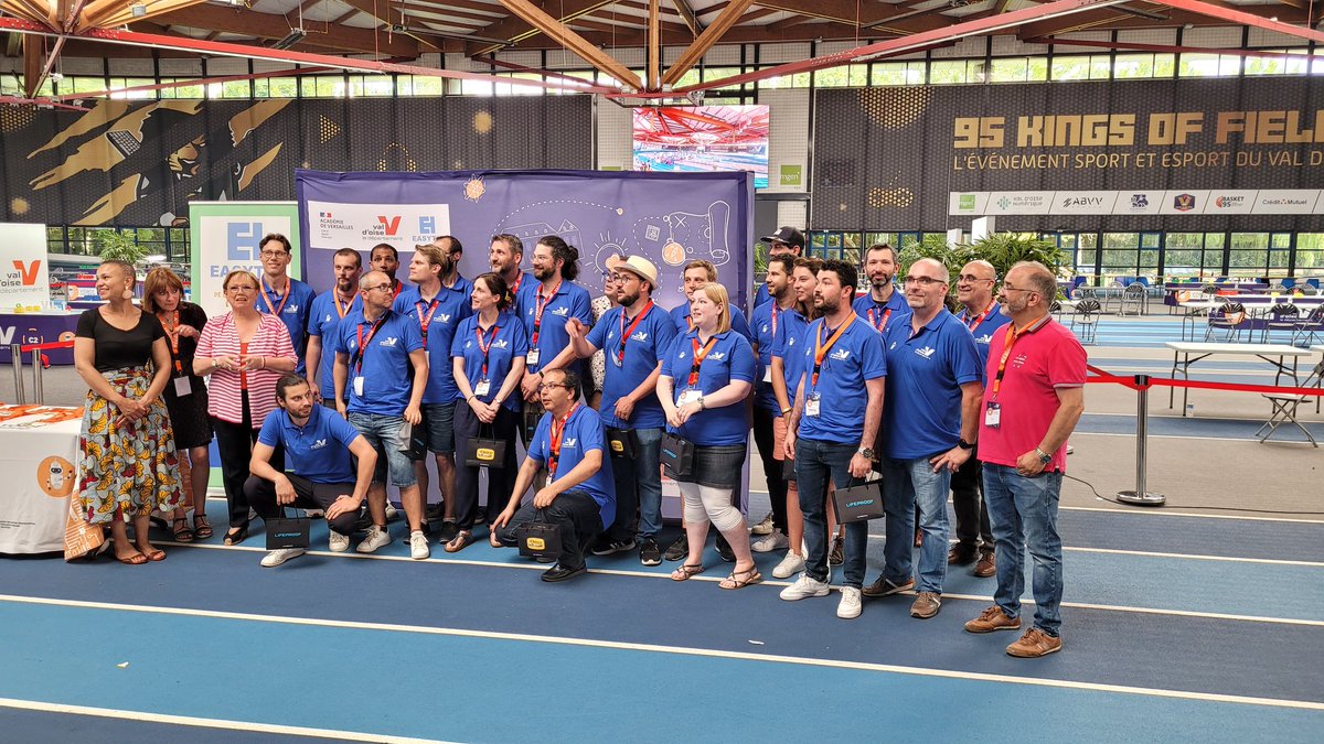 MalobertiBoris's tweet photo. Une mention spéciale à ces enseignants coachs et arbitres que je remercie chaleureusement pour leur implication et leur bienveillance auprès des élèves le jour du #VObot 2022, ainsi que leur travail au quotidien ! Bravo aux élèves et bravo à leurs enseignants ! https://t.co/VF1mJ1liul