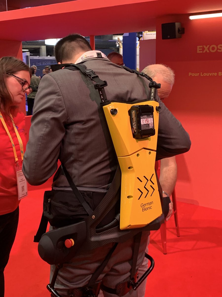 Vu ⁦<a href="/GroupeLaPoste/">La Poste Groupe</a>⁩ l’exosquelette… ou comment préserver le dos et la nuque lors de tâches difficiles