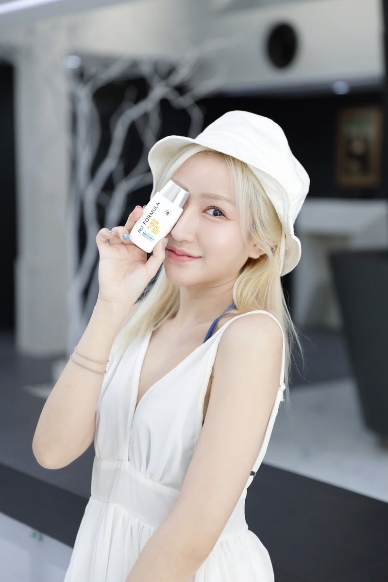 lolitoeii's tweet photo. ปกติใช้คลีนซิ่งของ #NUFORMULA อยู่แล้วพอเค้าออกกันแดดมาใหม่ ก็รีบสอยมาเลย!🥹 แล้วคือดีเกินคาดมากก เนื้อเป็นน้ำนม ซึมไวสุดๆ กันแดดดีหน้าไม่หมอง เหมาะกับสาวหน้ามันสุด #คุมมัน12ชม ทาสองข้อนิ้วได้ ไม่วอก ไม่มัน ไม่หมอง💖 ชอบมากจนตุน #RealSPF #SunMilk #กันแดดเต็มเบอร์ #กันแดดคุมมัน https://t.co/1DiSHtg9JM