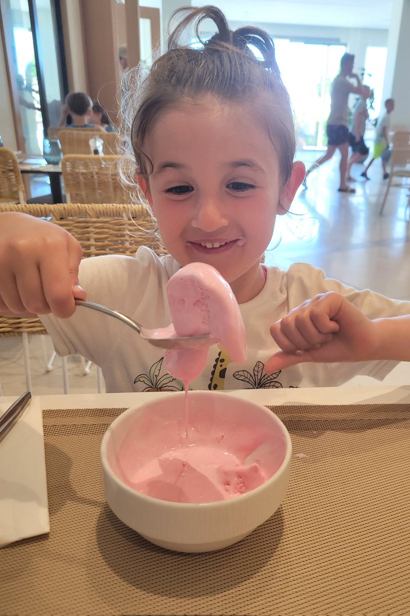lucyjoymac1's tweet photo. @foundmelthamce C is gona count up all the icecreams she has on holiday 🍦🍦🍦#melthammaths 🤣🤣 https://t.co/Kl01dKPAJu