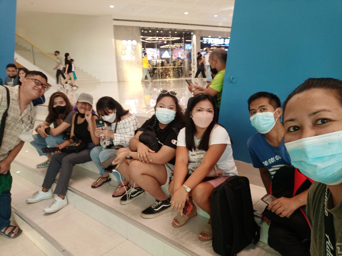akosibelang's tweet photo. We are here at MOA. Waiting for @kimpoyfeliciano 

#KimpoyOnGrabBiga10 https://t.co/M10vXMb4Zx