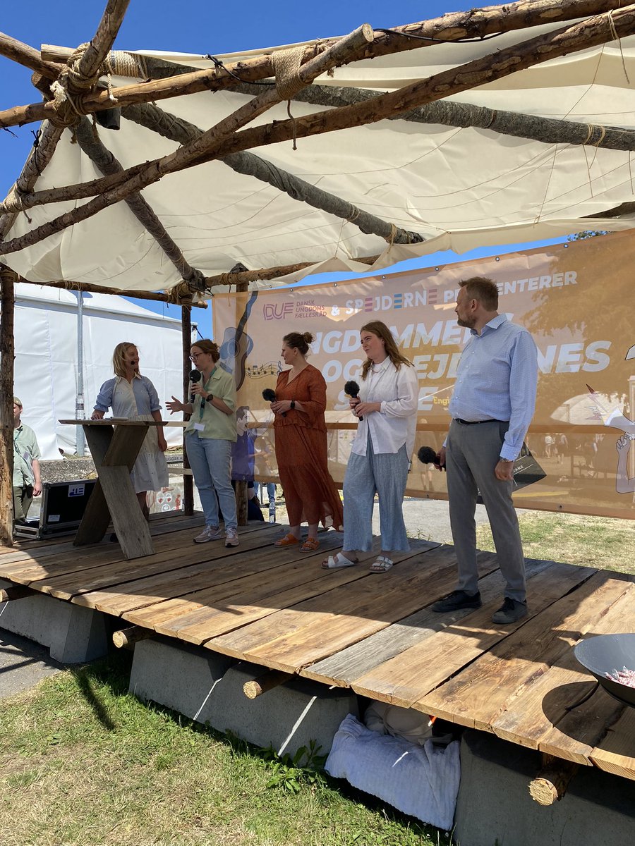 I dag sætter vi fokus på unges trivsel ❗️Foreningslivet skaber frirum for unge i en hverdag fyldt med forventninger og pres. Det er en af 🗝 til at løse trivselskrisen. Inden længe lancerer <a href="/danskungdom/">DUF - Dansk Ungdoms Fællesråd</a> og <a href="/mandagmorgen/">Mandag Morgen</a> en helt ny frirumsanalyse. Følg med 🤩 #vierDUF #dkpol