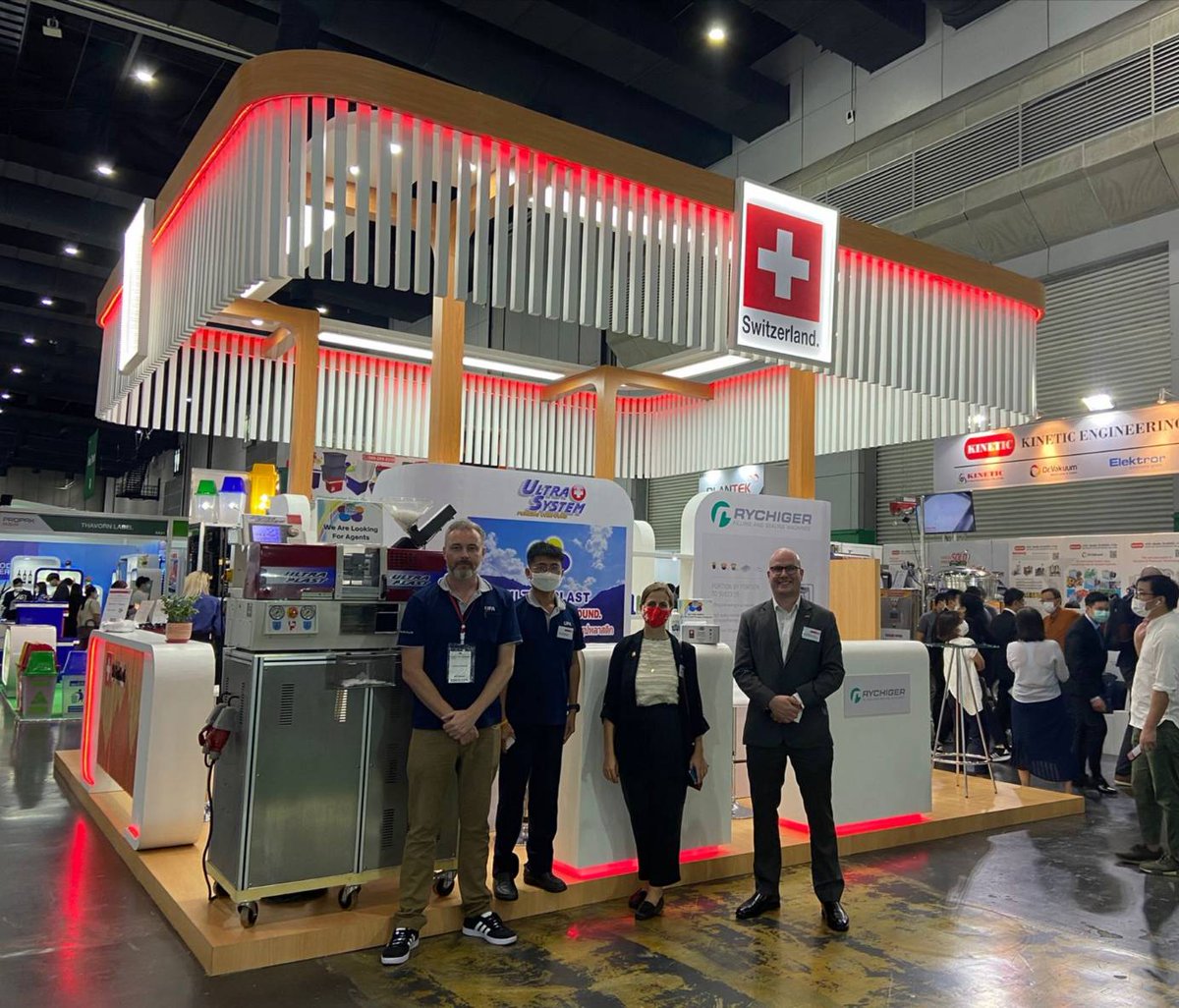 SwissAmbTHA's tweet image. Under the #ProPakAsia2022 theme "Sustainability in Processing and Packaging for our Better World", the #SwissPavilion, organized by @SGE, shows the products of 4 🇨🇭companies. Don't miss the opportunity to go &amp;amp; meet them until tomorrow! My team &amp;amp; @SwissThaiCC enjoyed their visit👇