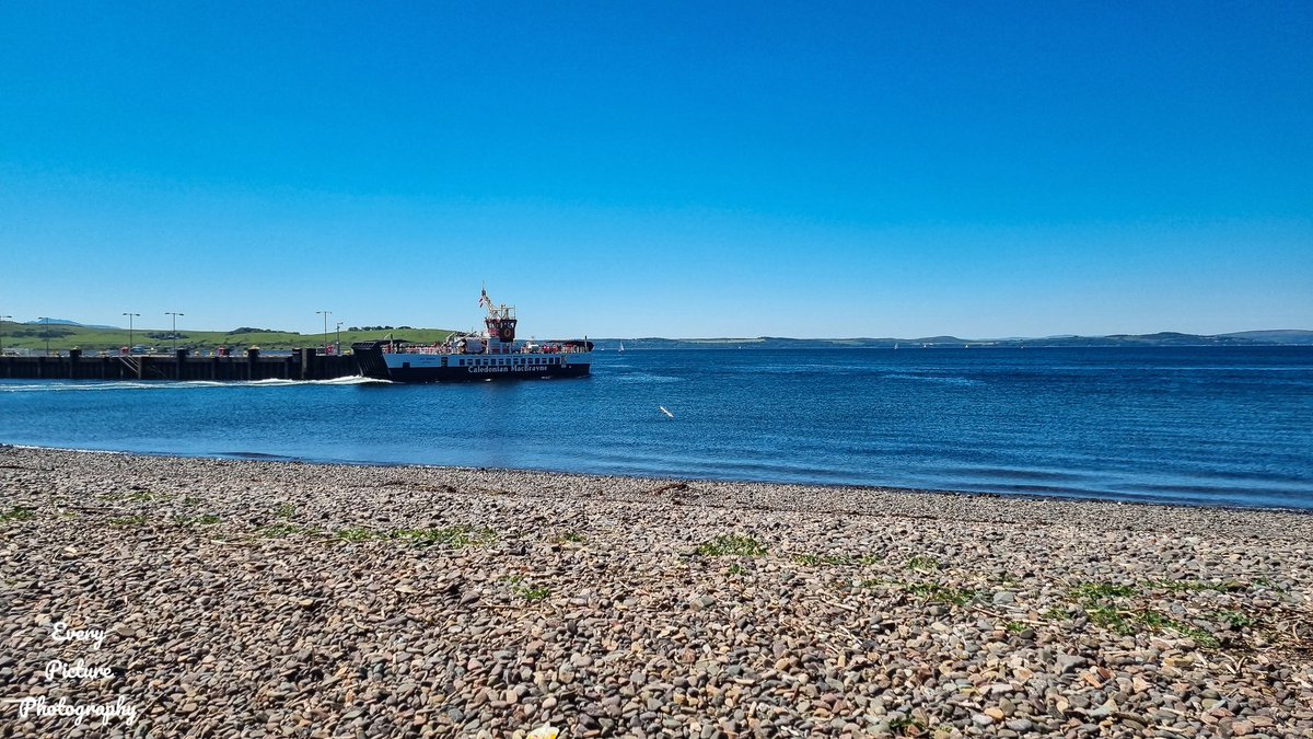 #largs #Scotland #scottishphotographer #ontourforlife #sunshine #BlueSky #ferryport #beachvibes