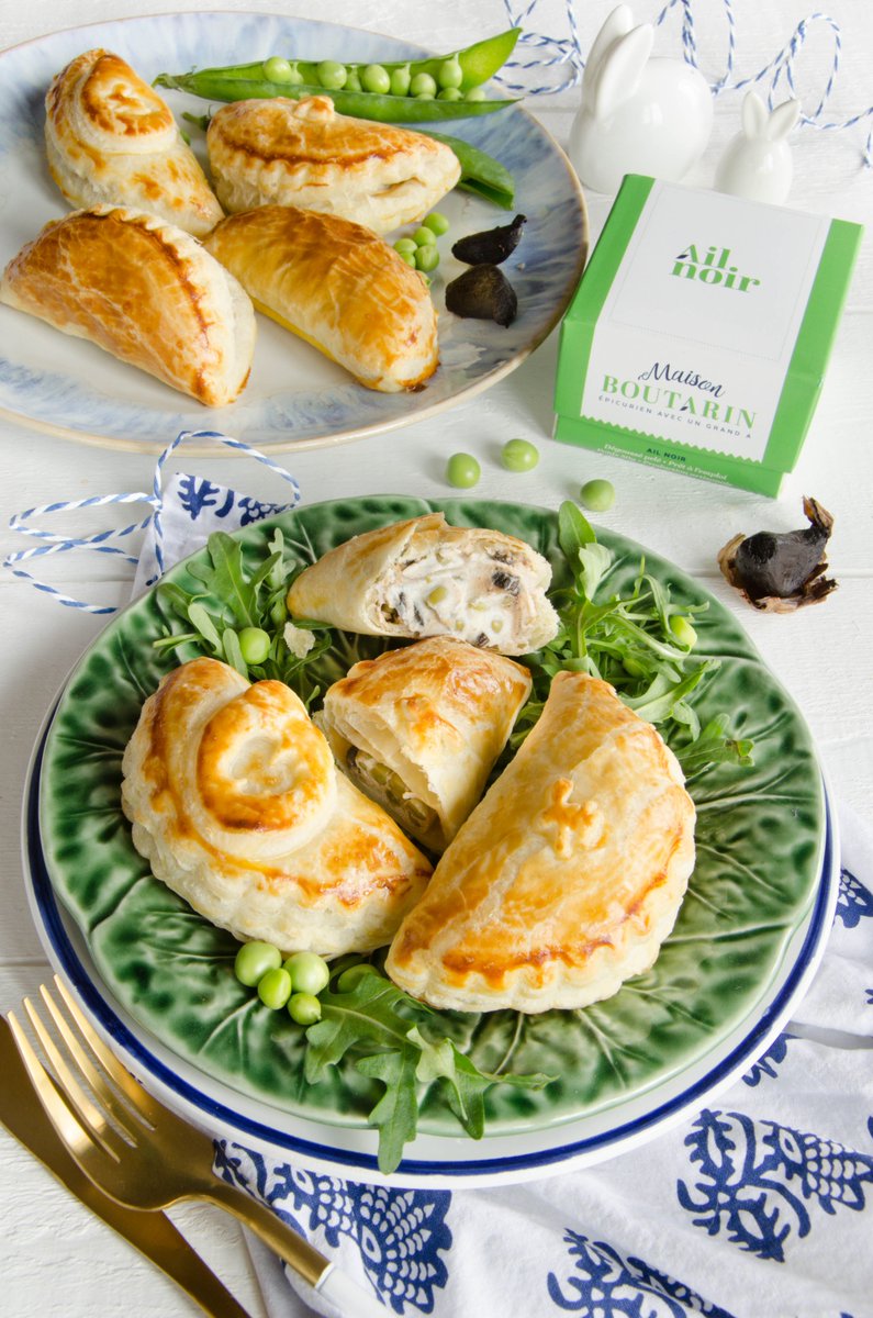 MaisonBoutarin's tweet photo. #JNAgri l'ail dans les assiettes ! 🍽️
Nous accompagnons nos produits de la terre jusque dans les assiettes. Voici 1 recette à l'ail blanc et 1 recette à l'ail noir à retrouver ici : https://t.co/EEwXfZfaqb

RDV à 15h30 pour parler de l'ail noir 😀
@Agridemain @YARA_france https://t.co/yR9brqtuG7