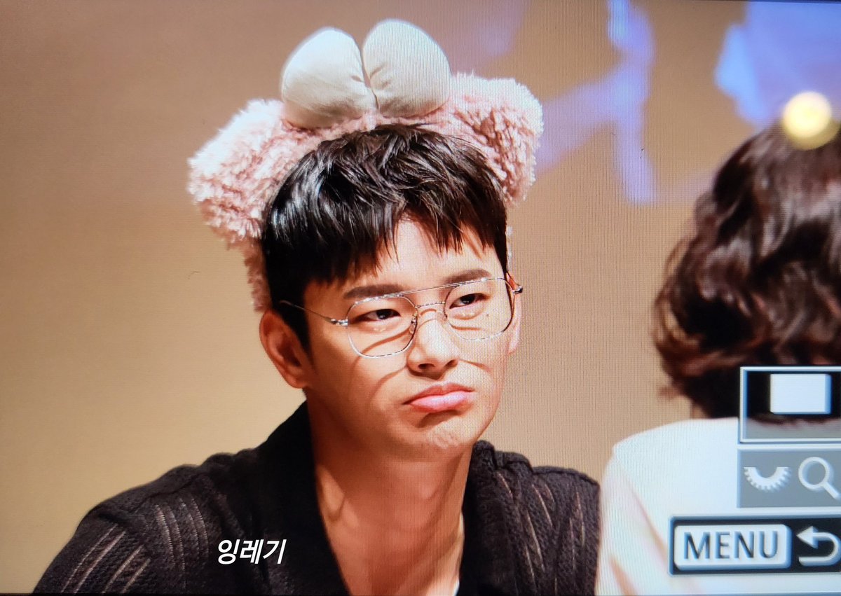 ing_gugi's tweet photo. 220617 동자아트홀 팬싸인회 프리뷰
#서인국 #SeoInGuk 

미친귀여움,,, 팬싸장을뒤지버노으셔따,, https://t.co/5e0HuuiGFl