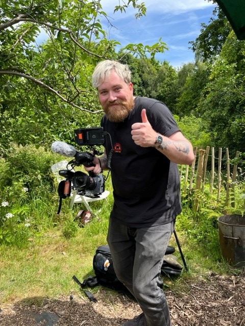 SheffYoungC's tweet image. Filming for our #FamilyProject with @brettinthecity is in full swing! We can't wait to share the finished product with you all 💜📢