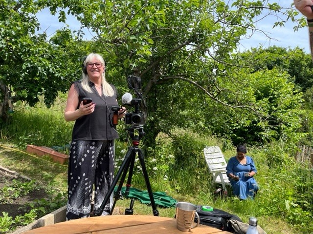 SheffYoungC's tweet image. Filming for our #FamilyProject with @brettinthecity is in full swing! We can't wait to share the finished product with you all 💜📢