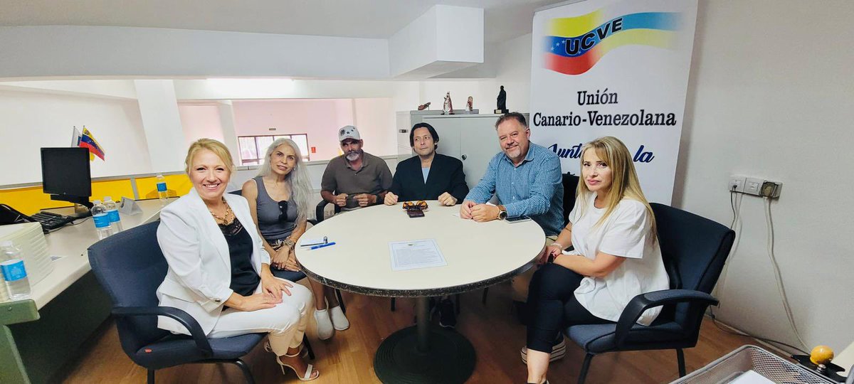 pptenerife's tweet photo. 🔵 La Comisión de Acción Exterior del PP de Tenerife recibió esta semana al Embajador (encargado) de Venezuela en Rumanía.

👉 Durante el encuentro, los asistentes compartieron información y reflexiones sobre cuestiones como la diáspora venezolana. https://t.co/x4fV36BoOd