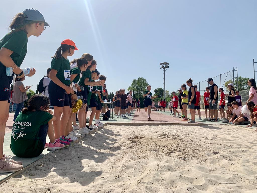 Continúan nuestras pruebas deportivas de #Atletismo bajo un sol asfixiante pero nuestros deportistas son muy GRANDES y están dando lo mejor de cada uno ¡¡FELICIDADES CAMPEONES!! 

#VIICopaACIvalencia2022 

#Asombrate  #SomosDeEsclavas       #EsclavasSeMueve #WOW #ColegiosEspaña