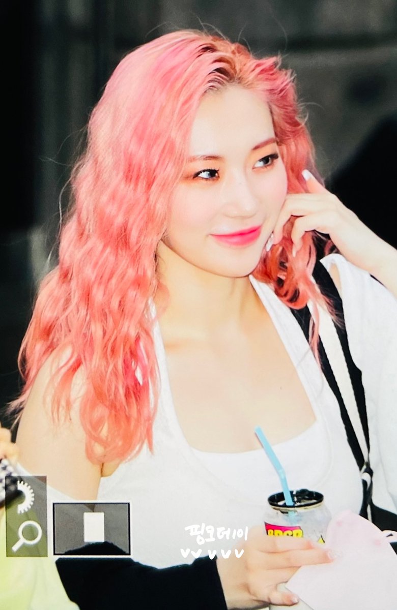 pinkday_jinny's tweet photo. 220617 퇴근

#SECRET_NUMBER #시크릿넘버 #JINNY #진희 @5ecretNumber https://t.co/arokocgarR