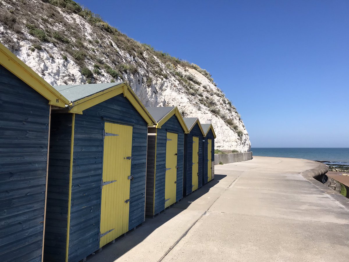 LawrenceKuglin's tweet photo. I’ve spent the week walking the coast of Thanet, with the lovely Broadstairs as my base. English seaside at its best! @RamblersGB @VisitKent https://t.co/bYT3YH3Gs2