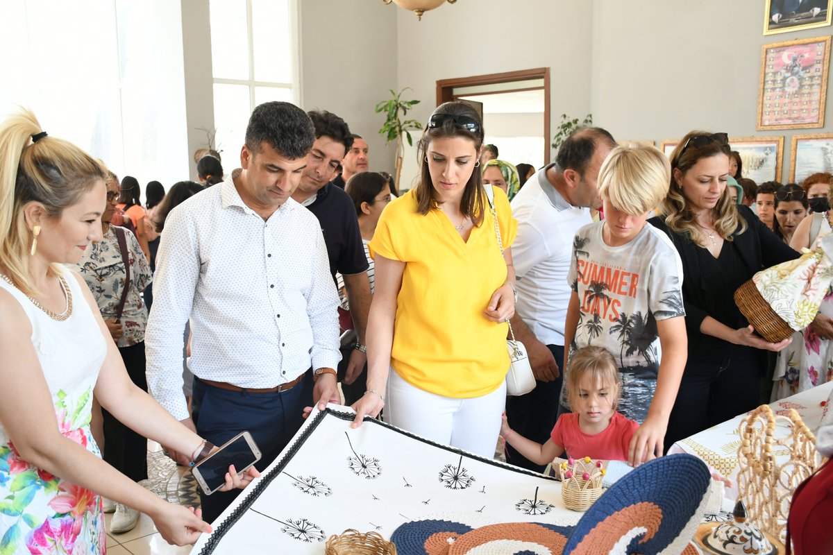MilasMEm's tweet photo. Halk Eğitim Merkezi bünyesinde Yeniköy Mahallesinde açılan tokat baskı ve sepet örücülüğü kurslarında Zübeyde Öztürk öğreticiliğinde kursiyerler tarafından yapılan el sanatları ürünleri sergilendi. 

@isabal80 @TCMilasKaymakam @mugla_mem @emrecay55 @tcmeb https://t.co/JudiHSlMMf