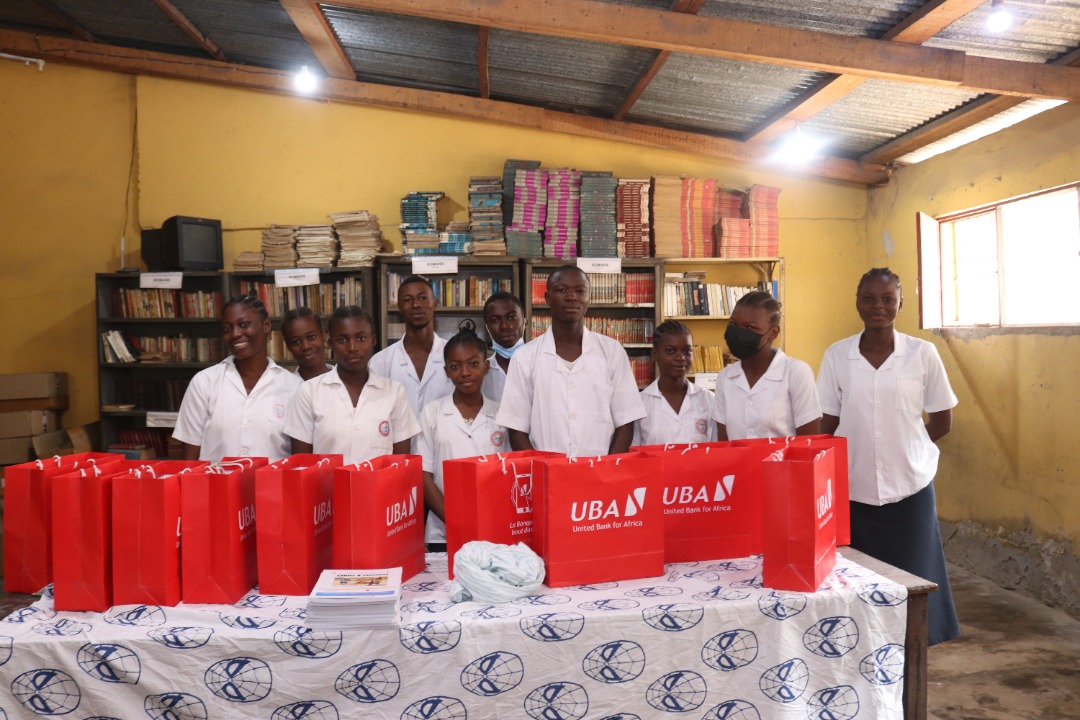 UBARDC's tweet photo. 16 Juin 2022: Journée internationale de l'Enfant Africain, UBA fait le don des livres dans plusieurs écoles de Kinshasa
https://t.co/ZfoPumVb9q https://t.co/YoIpR6WpgY