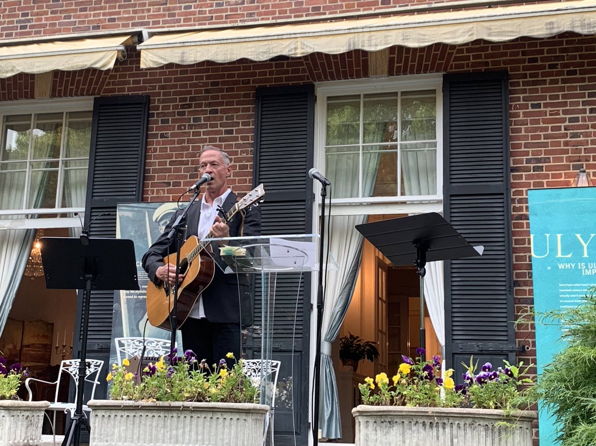 What a great #Bloomsday celebration we had here last night for #Ulysses100, with readings by, among others, @JohnKingCNN, @maureendowd, @juliemason @MartinOMalley, who also sang The Croppy Boy. As always, I read my from favourite episode, the linguistically exuberant’Cyclops’.